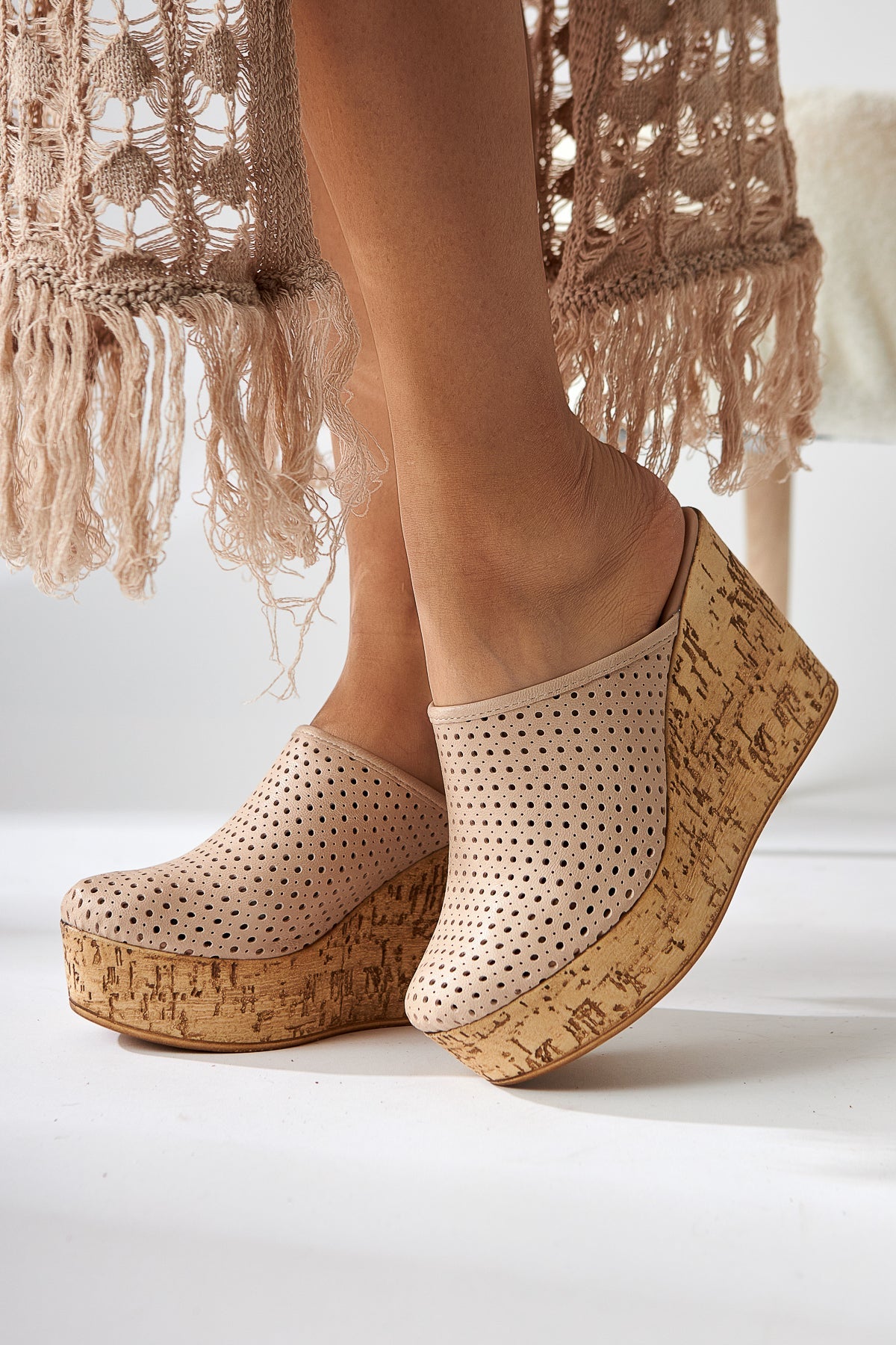 Viana Nude Closed-Toe Platform Heel Women's Slippers