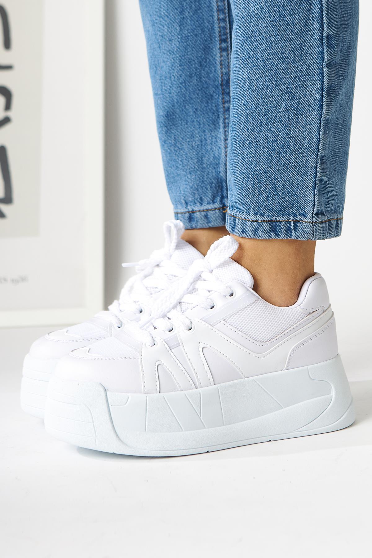 Alvi – White Leather-Look Detail Sneaker (Women)