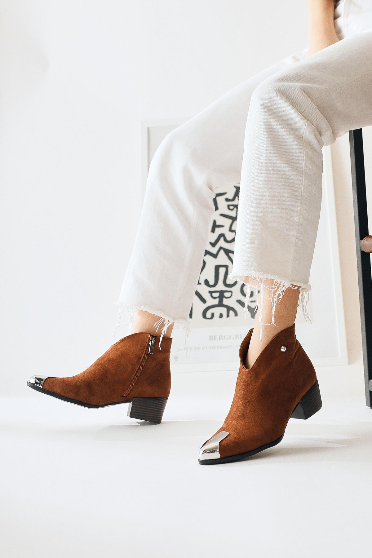 Jay – Cognac Suede Pointed-Toe Metal-Detail Boot (Women)