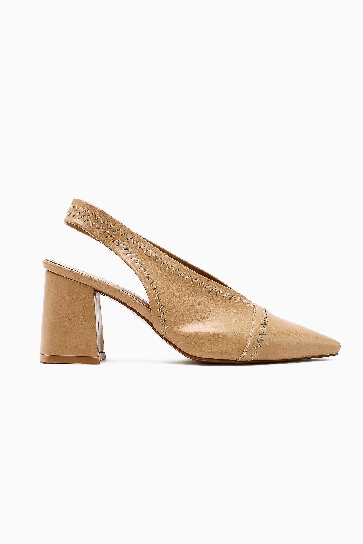 Essie Nude Pointed-Toe Elastic Stitch Detailed Chunky Heel Women's Shoe