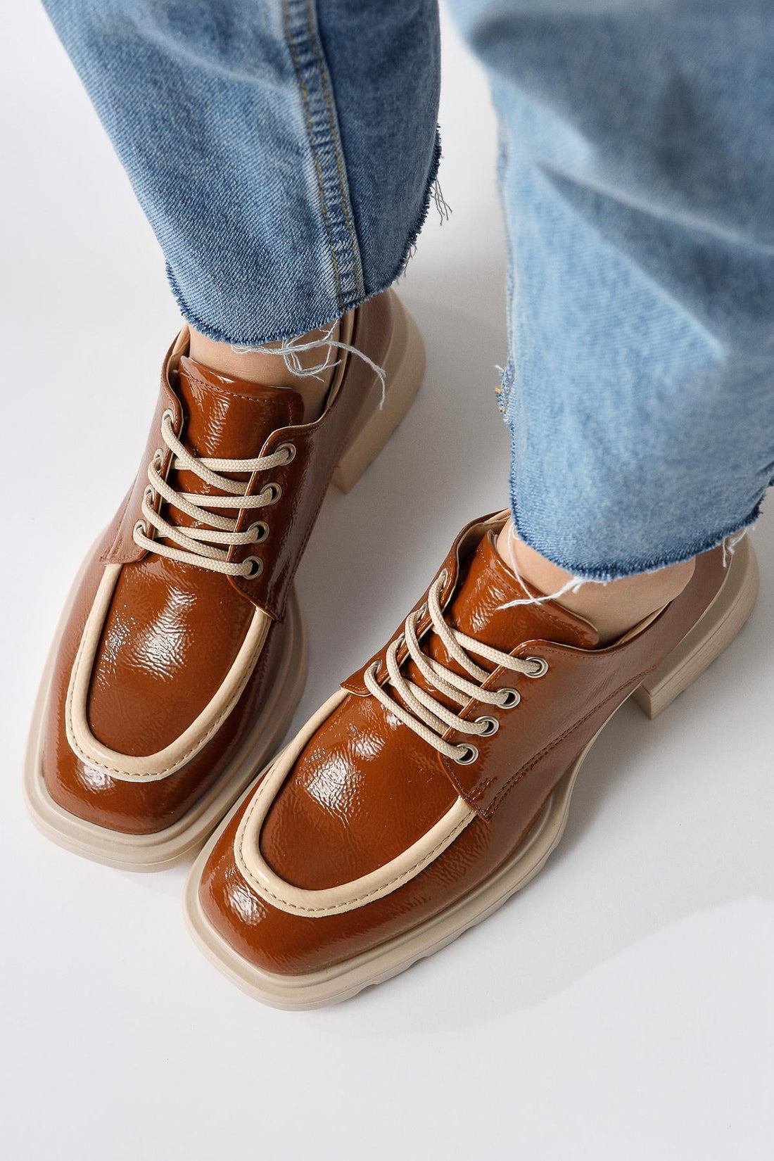 Niven – Cognac Crinkled Patent Beige-Detail Loafer (Women)