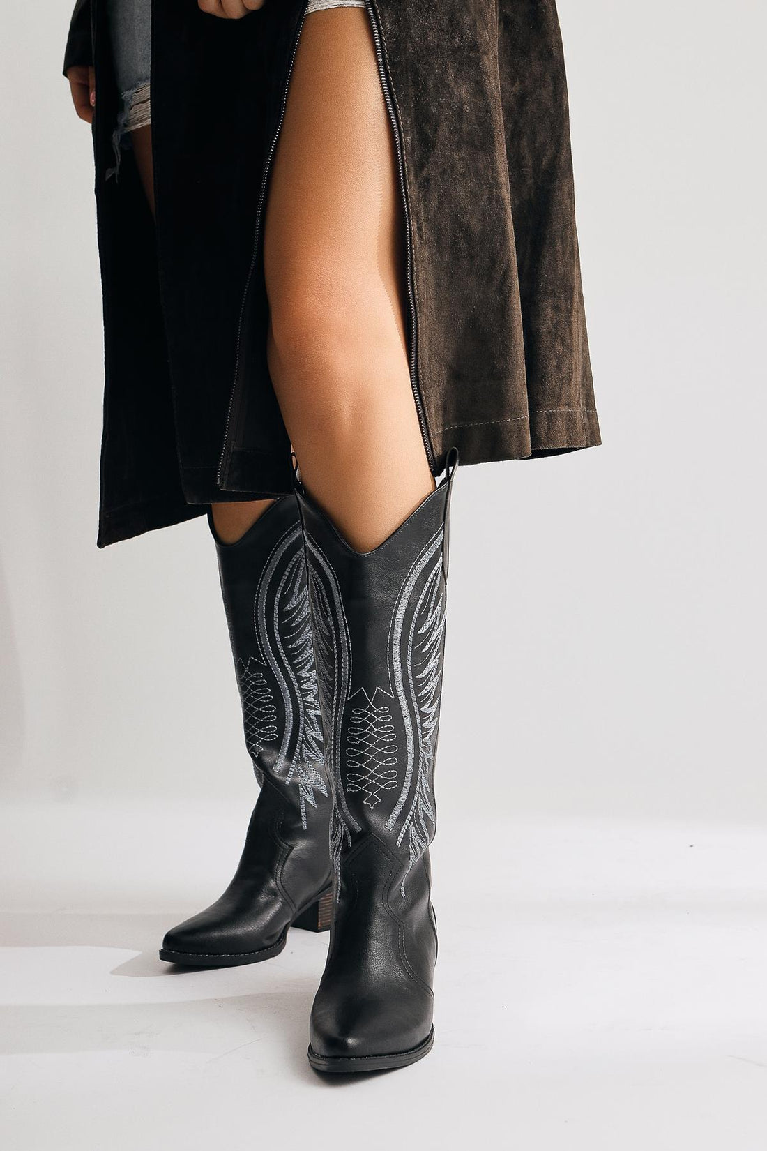 Hero – Black Embroidered Cowboy Knee-High Boot