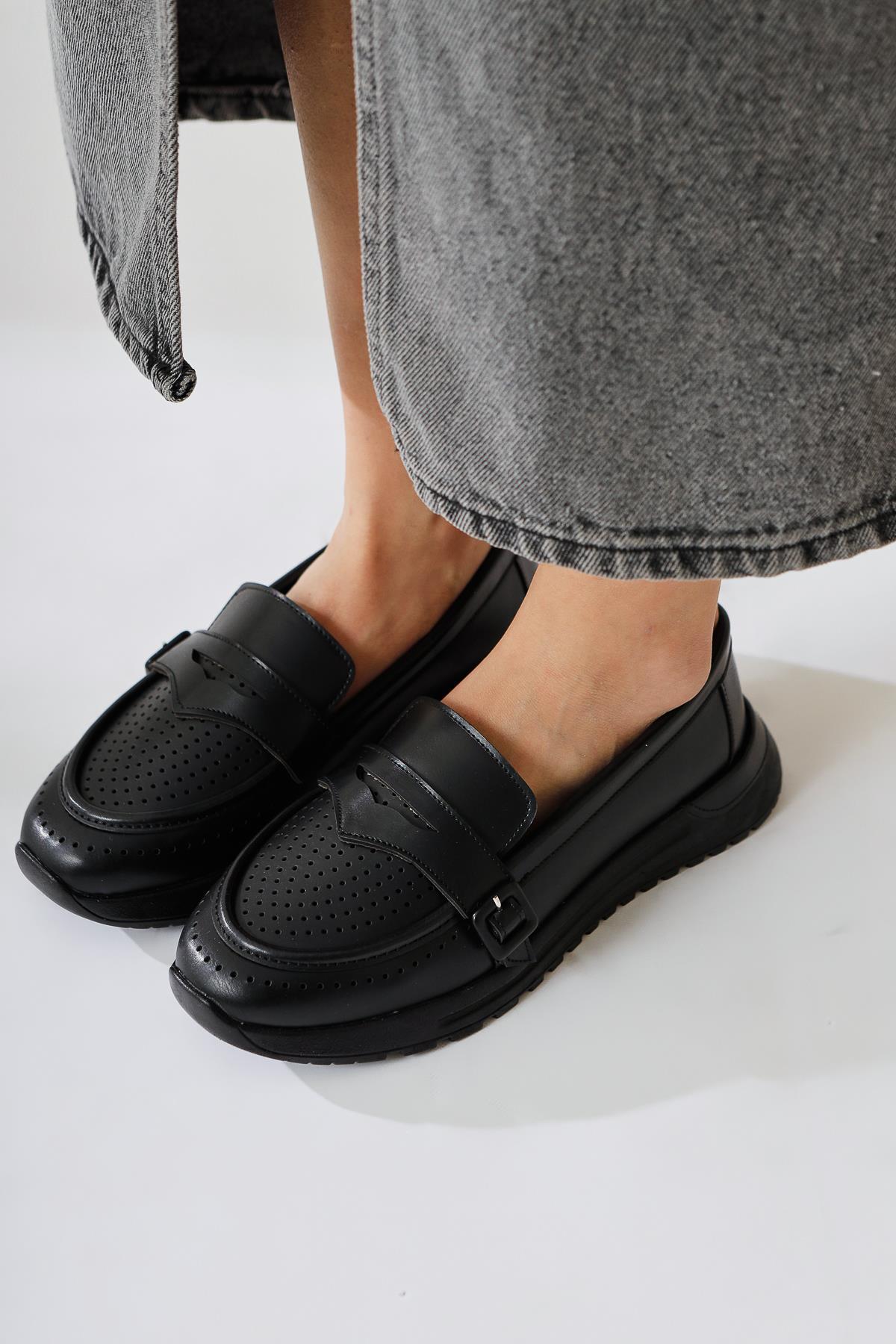 Zain – Black Laser-Cut Buckle-Detail Ballet Flat (Women)