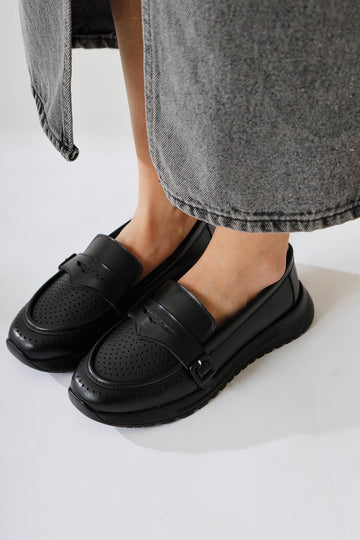 Zain – Black Laser-Cut Buckle-Detail Ballet Flat (Women)