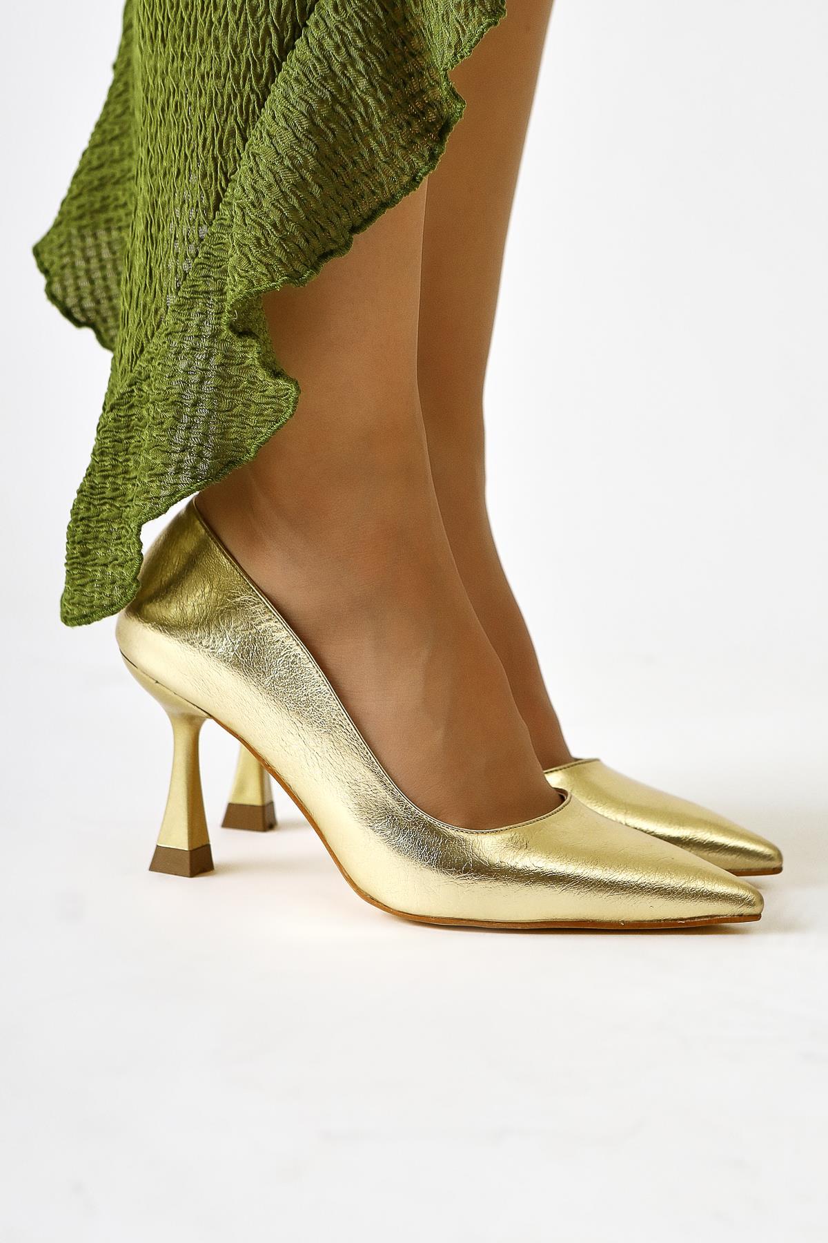 Celestine – Gold Crinkled Patent Pointed-Toe Stiletto (Women)