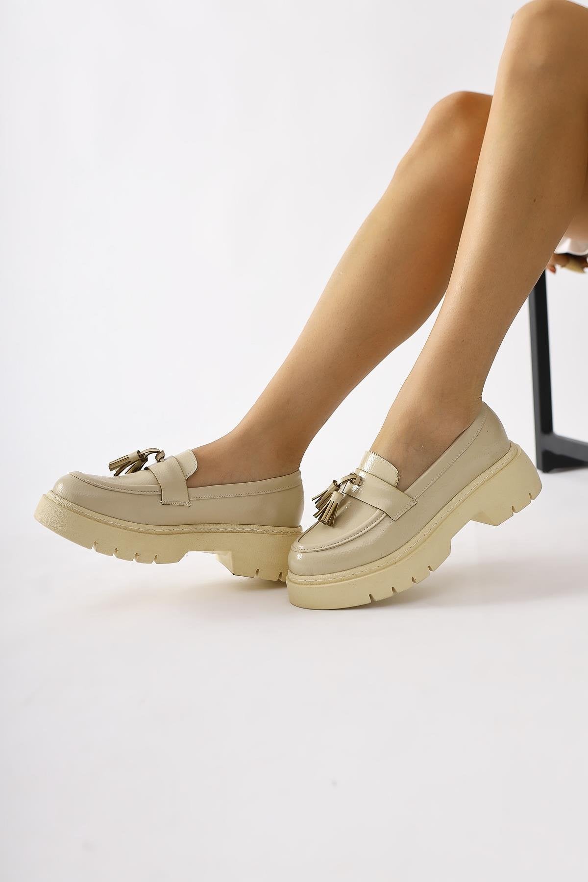Linni – Nude Crinkled Patent Tassel-Detail Loafer (Women)