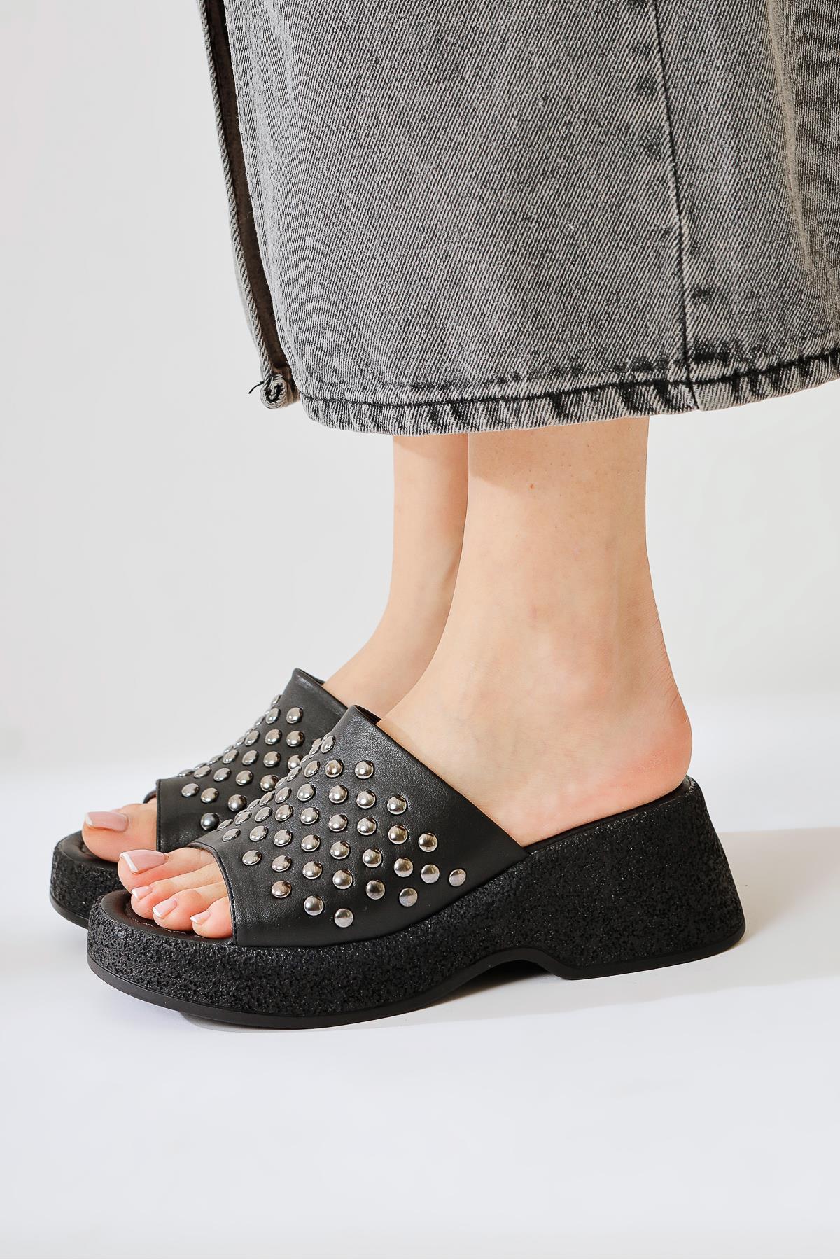 Fenthe – Black Stud-Detail Thick-Soled Slide (Women)