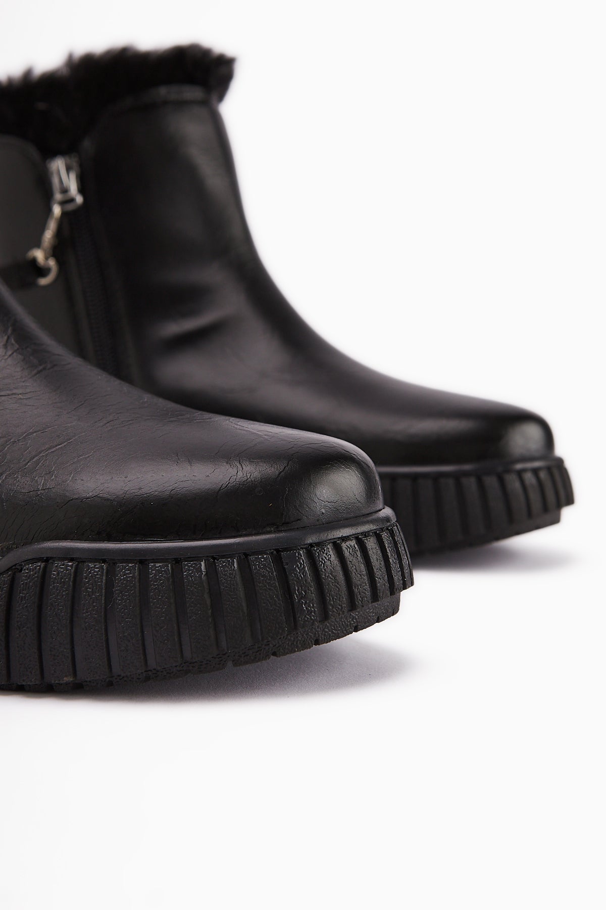 Sora Black Fur-Lined Zippered Women's Sport Boot