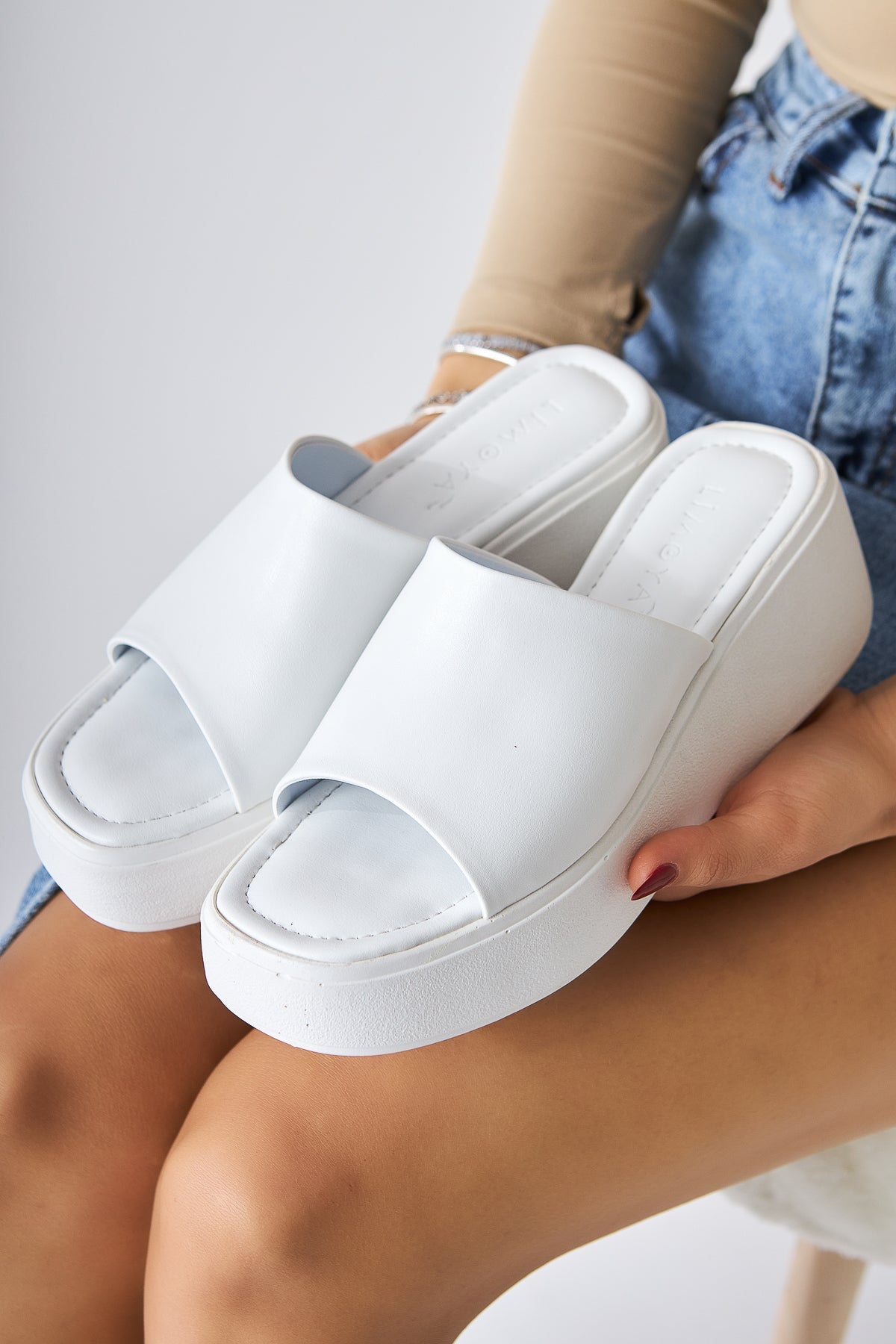 Kadra White Chunky Heel Women's Slides