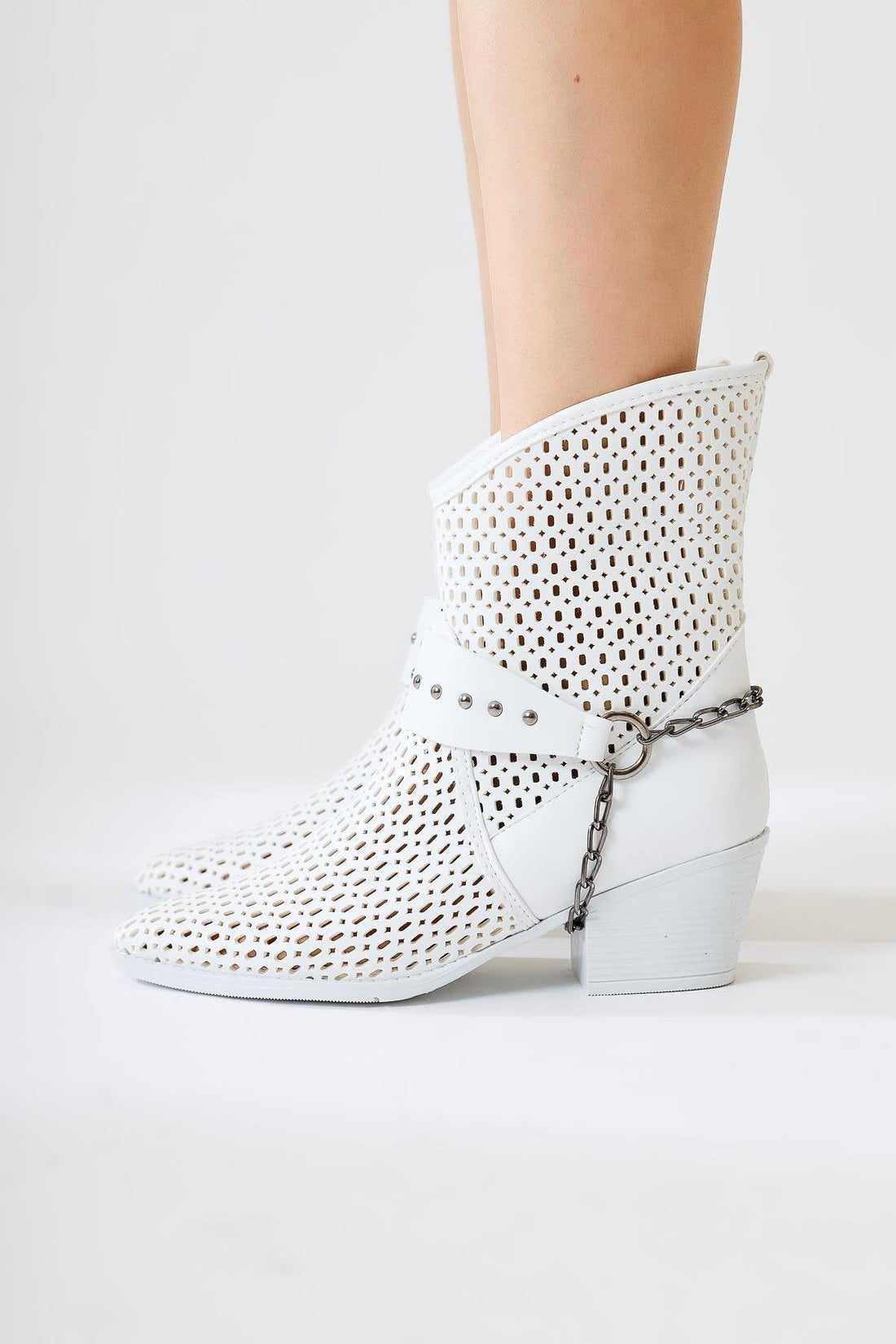 Olinda – White Laser-Cut Pointed-Toe Chain-Detail Summer Western Boot (Women)