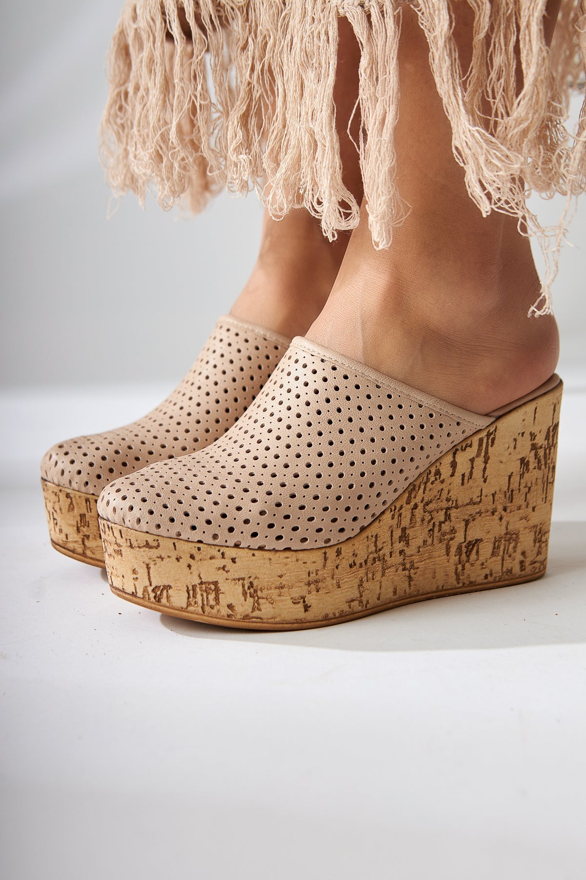 Viana Nude Closed-Toe Platform Heel Women's Slippers