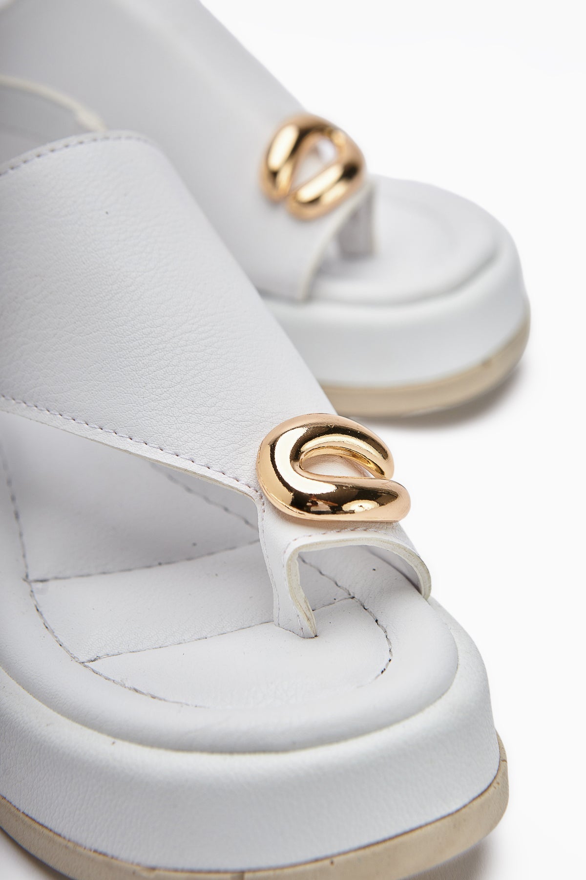 Troya White Toe-Post Buckled Women's Sandals