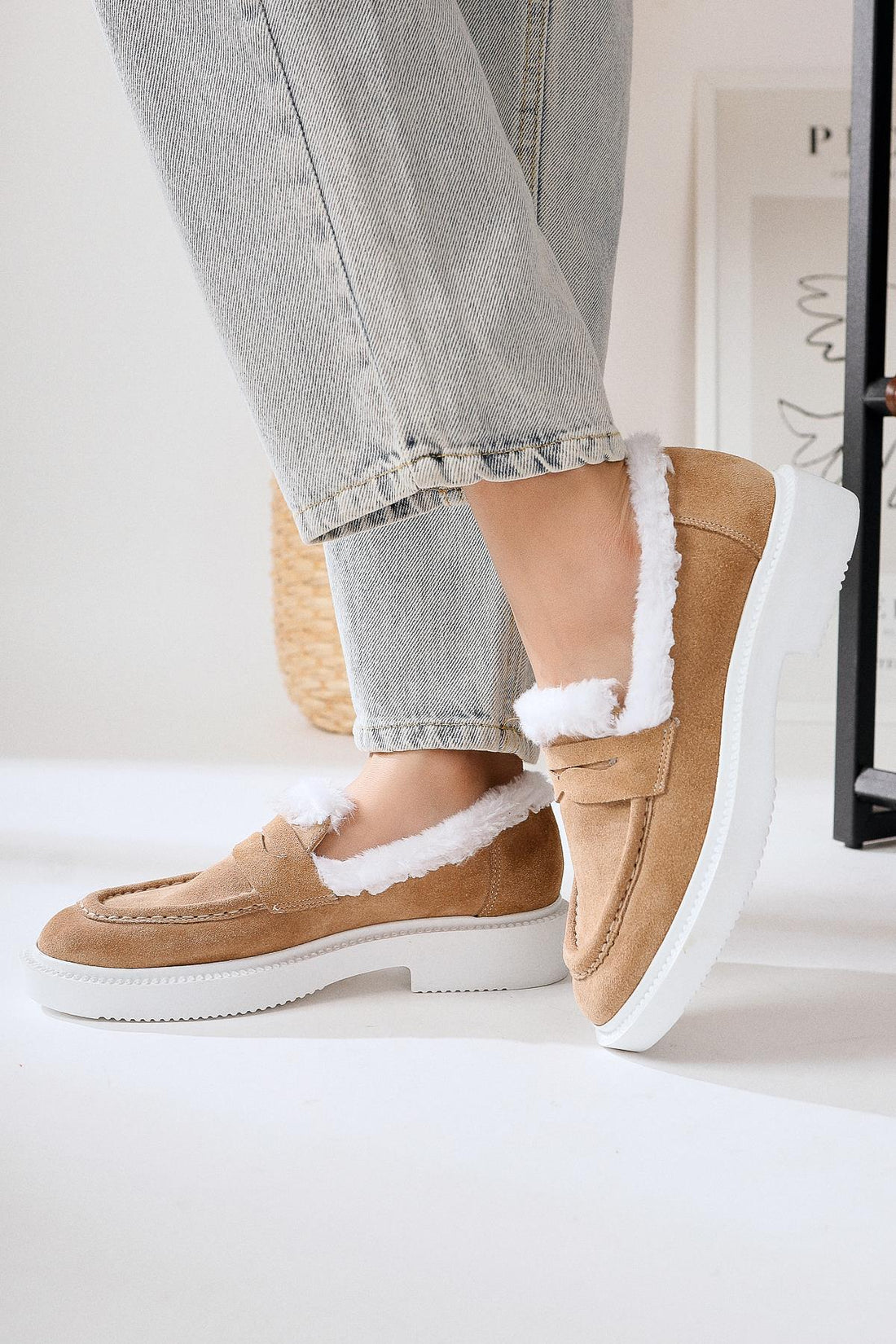 Tommie Genuine Leather – Taupe Suede Fur-Lined Casual Shoe