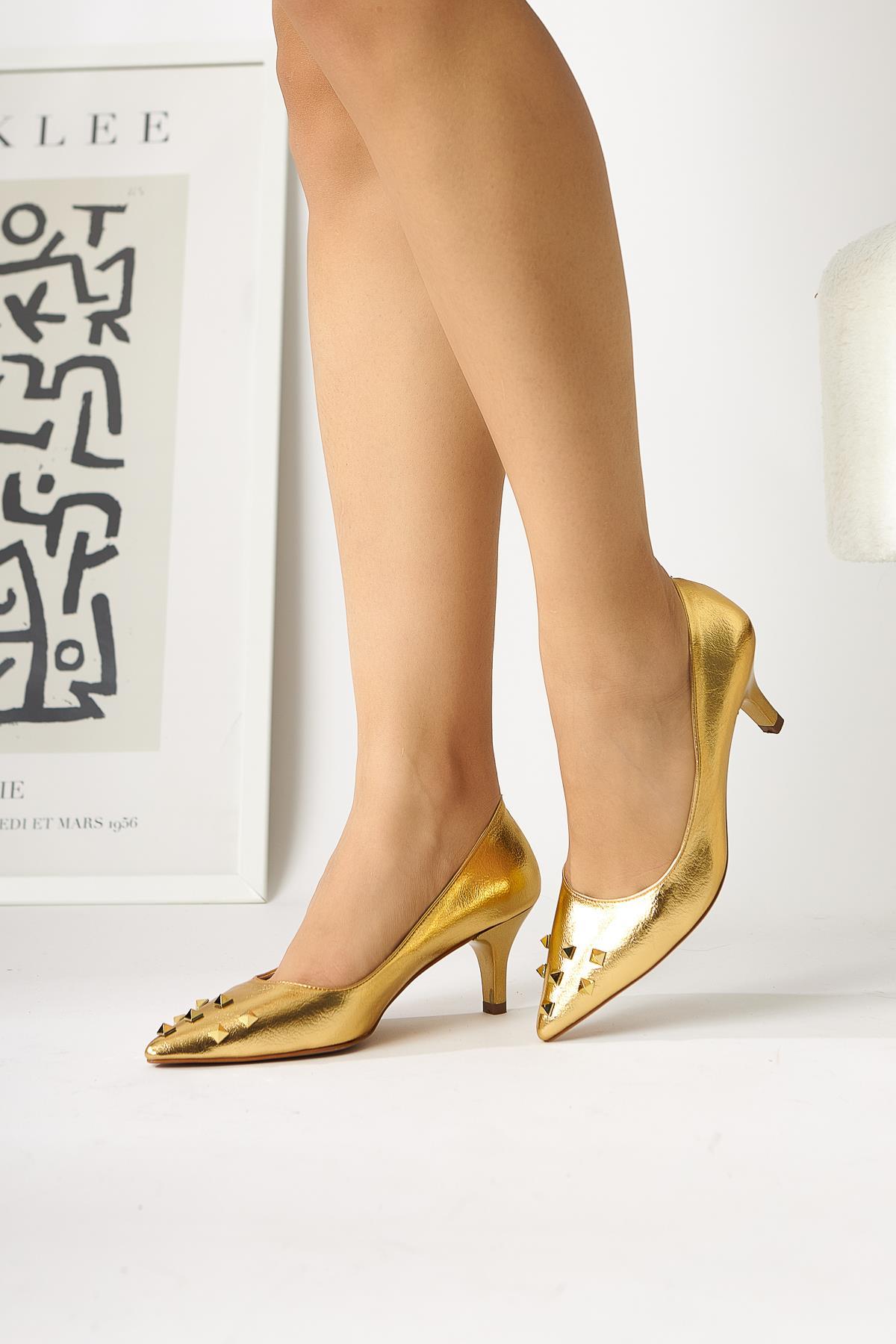 Anni – Gold Shiny Crinkled Patent Pyramid-Studded Heeled Shoe (Women)