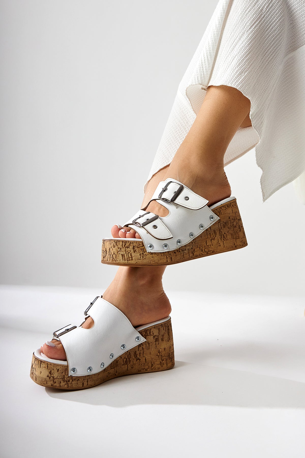 Ratka White Double-Strapped Platform Heeled Women's Slippers