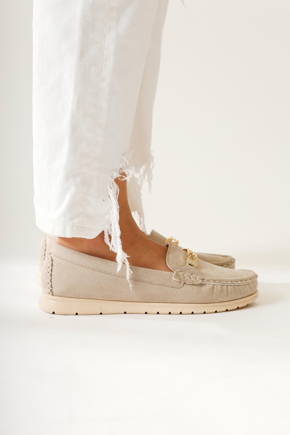 Turi – Cream Buckle-Detail Casual Shoe (Women)