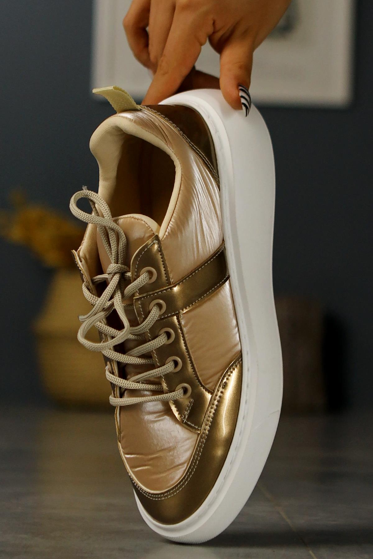 Jakleen Gold Patent Leather Detailed Parachute Sneakers