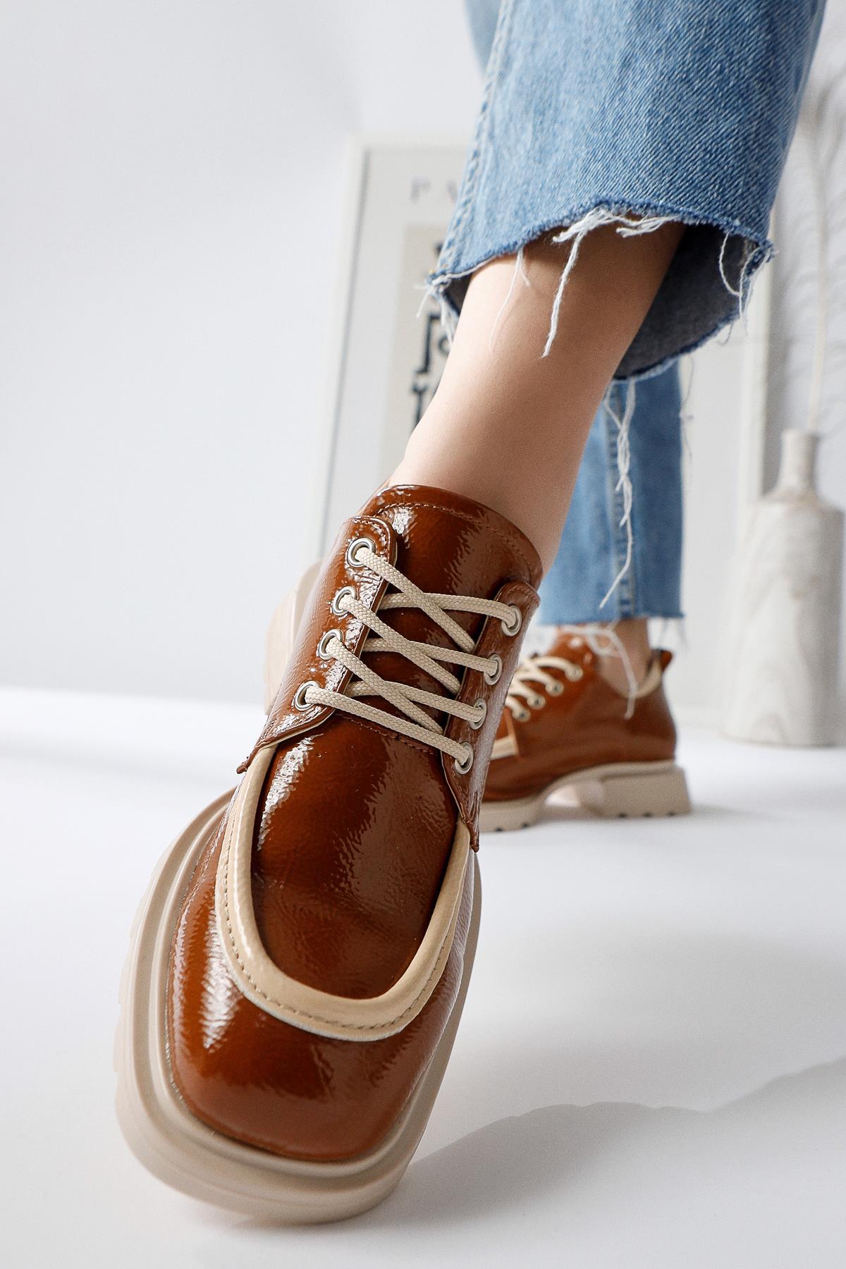 Niven – Cognac Crinkled Patent Beige-Detail Loafer (Women)