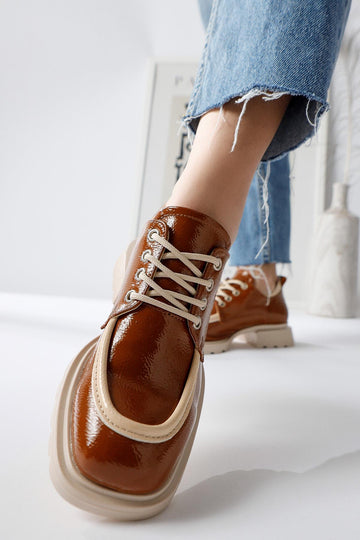 Niven – Cognac Crinkled Patent Beige-Detail Loafer (Women)