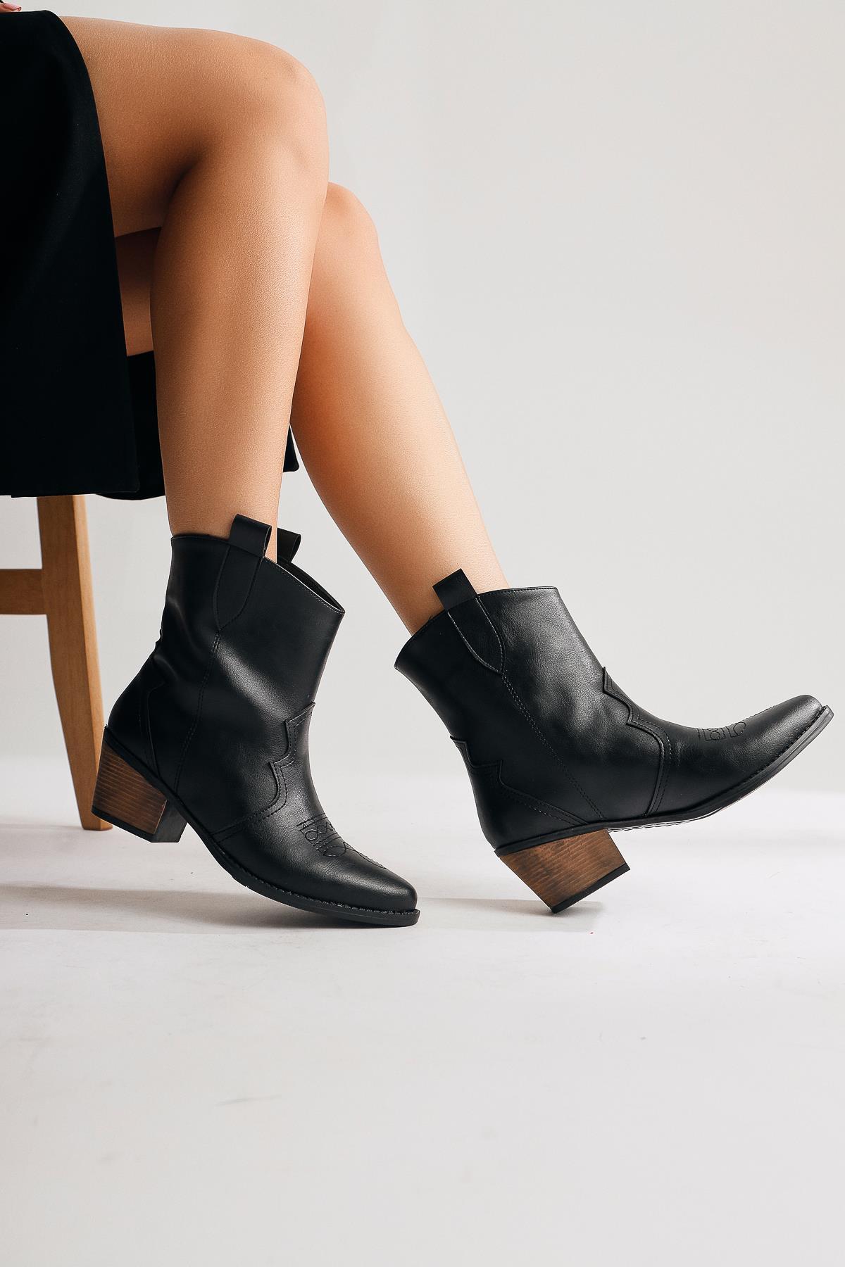 Joo – Black Pointed-Toe Embroidered Boot (Women)