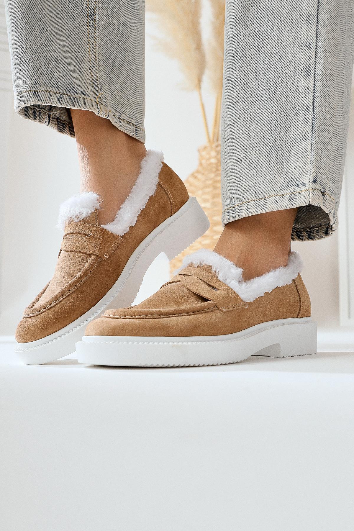 Tommie Genuine Leather – Taupe Suede Fur-Lined Casual Shoe