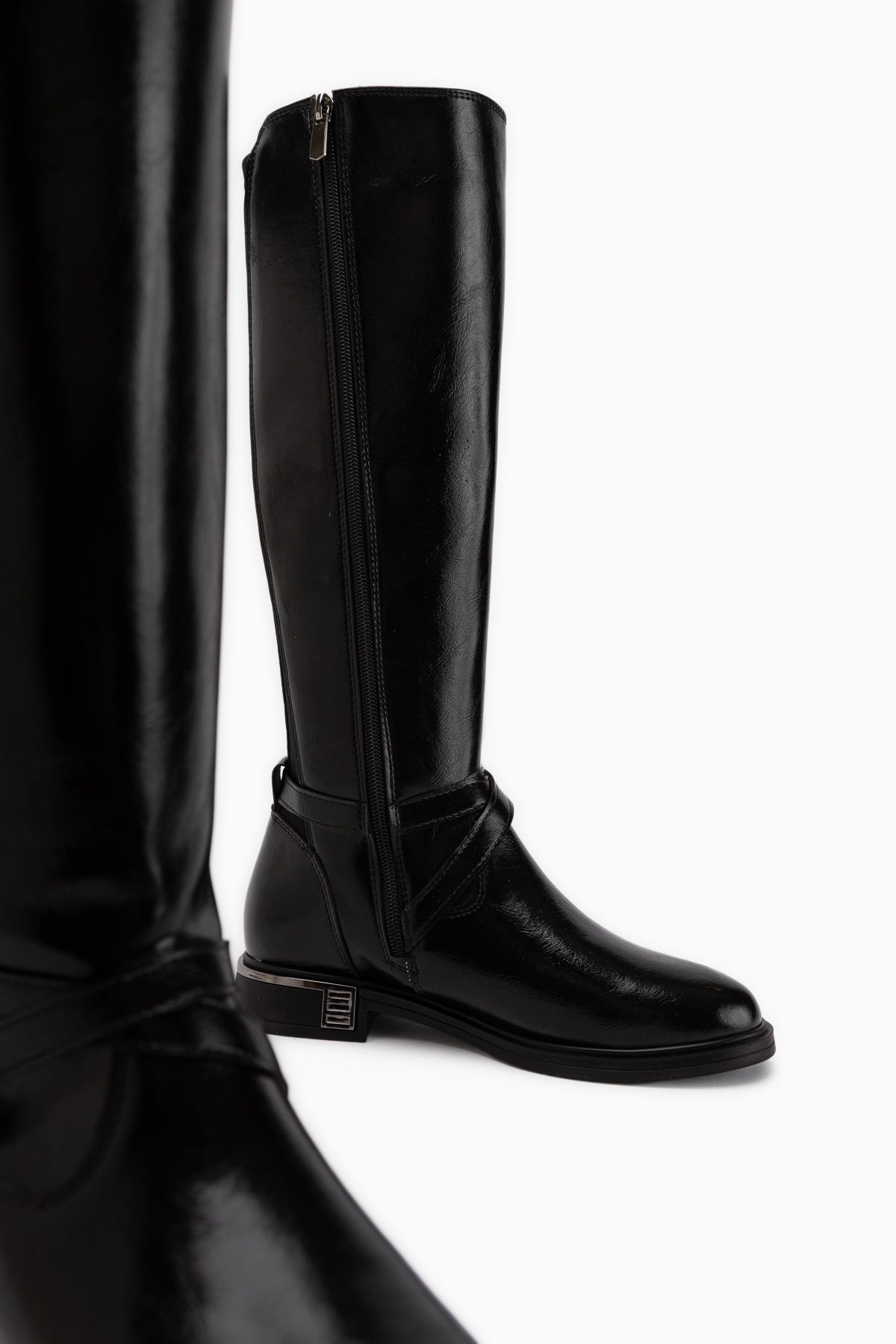 Janell Black Belt Detailed Women’s Boots