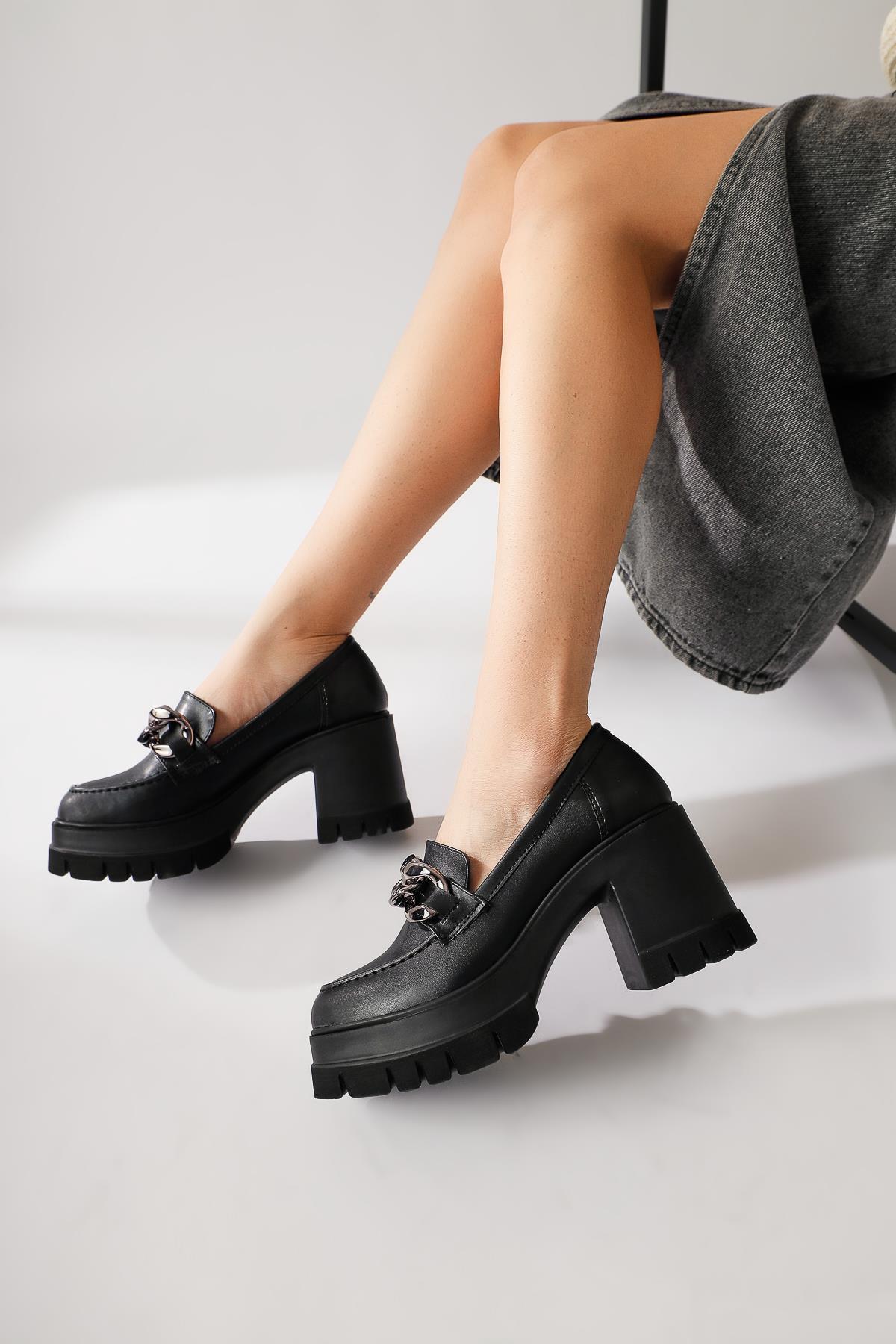 Chanpen Black Buckle Detail Platform Daily Shoe