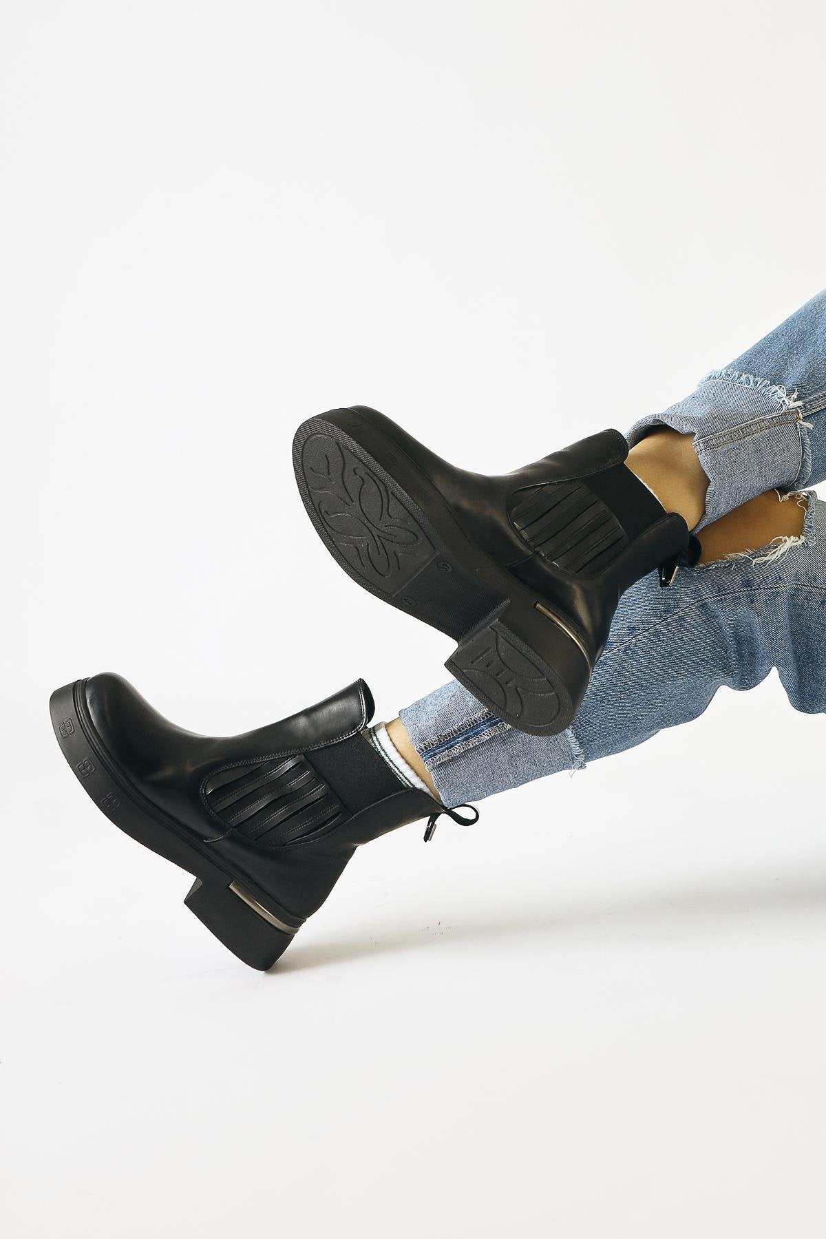 Pava – Black Patent Heel-Detail Pull-On Boot (Women)