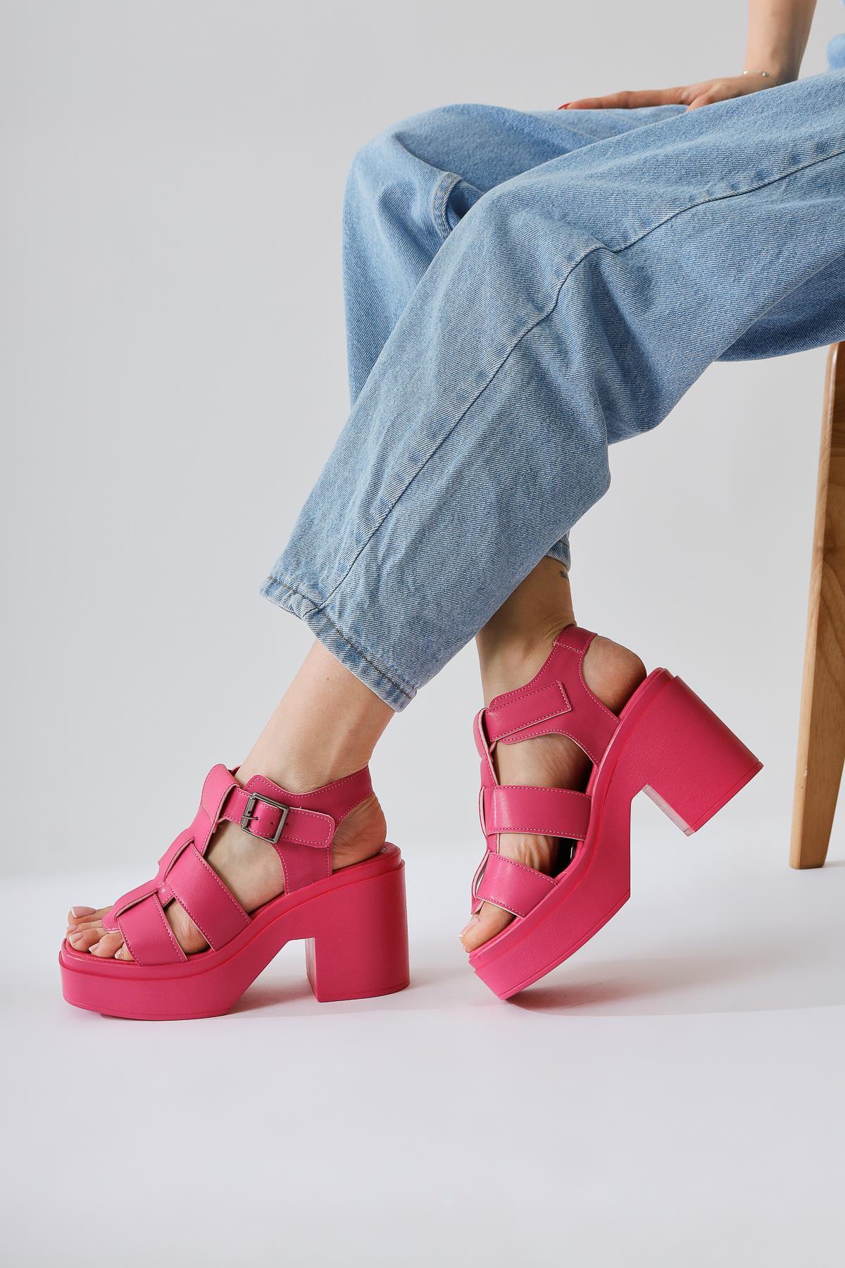 Silla Fuchsia Three-Strap Buckle-Detailed Chunky Platform Sandal