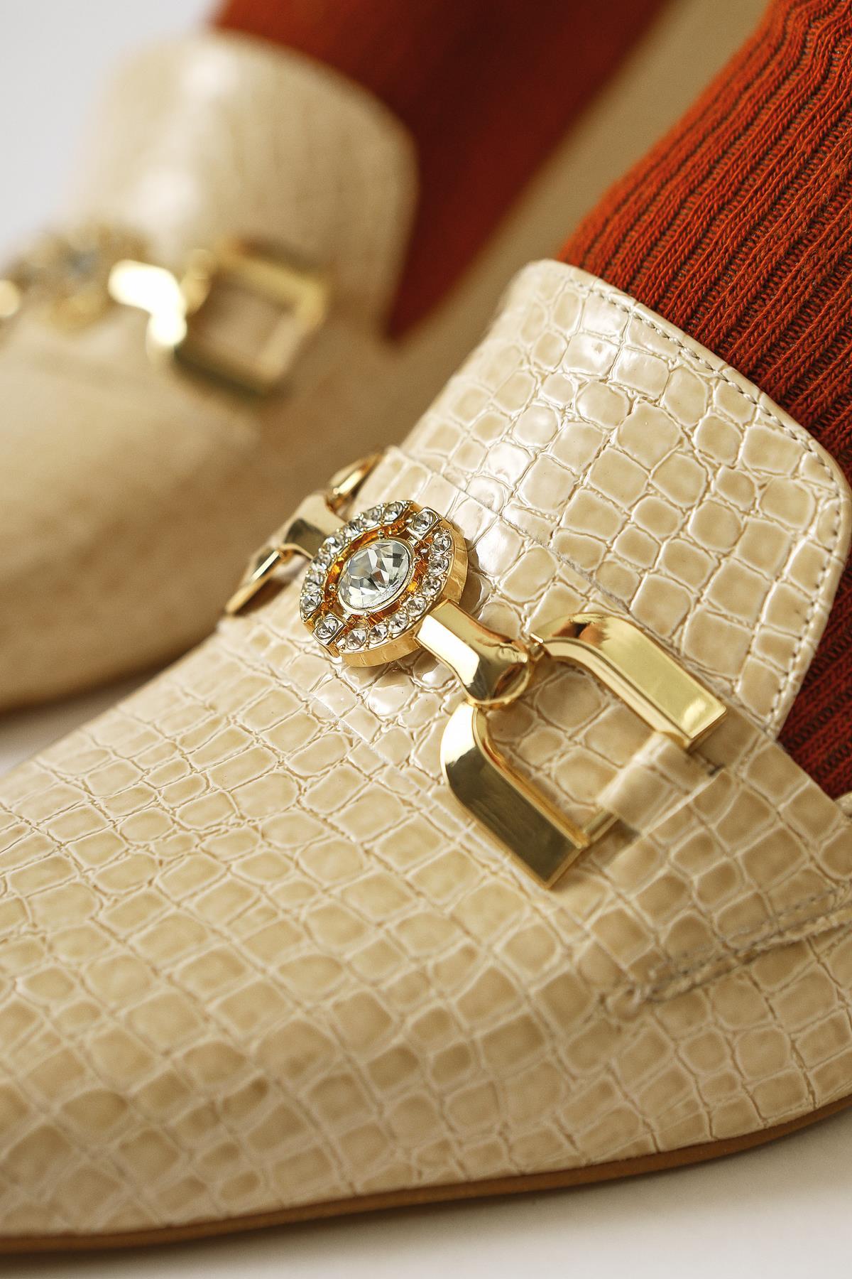 Bee – Nude Croc-Print Leather-Look Buckle-Detail Round-Toe Casual Shoe (Women)