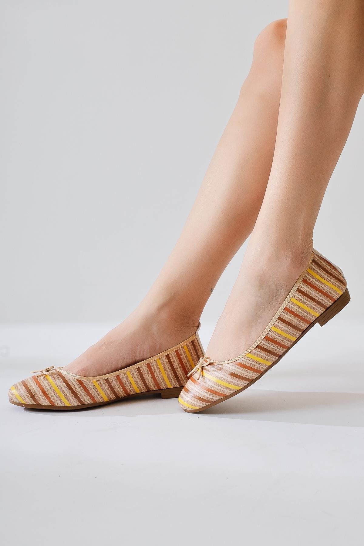 Melin – Cream Striped Printed Bow-Detail Ballet Flat (Women)