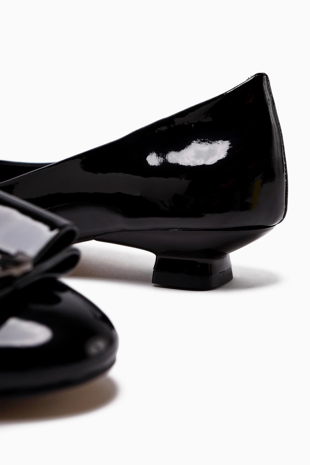 Sian – Black Patent Buckle-Detail Low-Heel Shoe (Women)