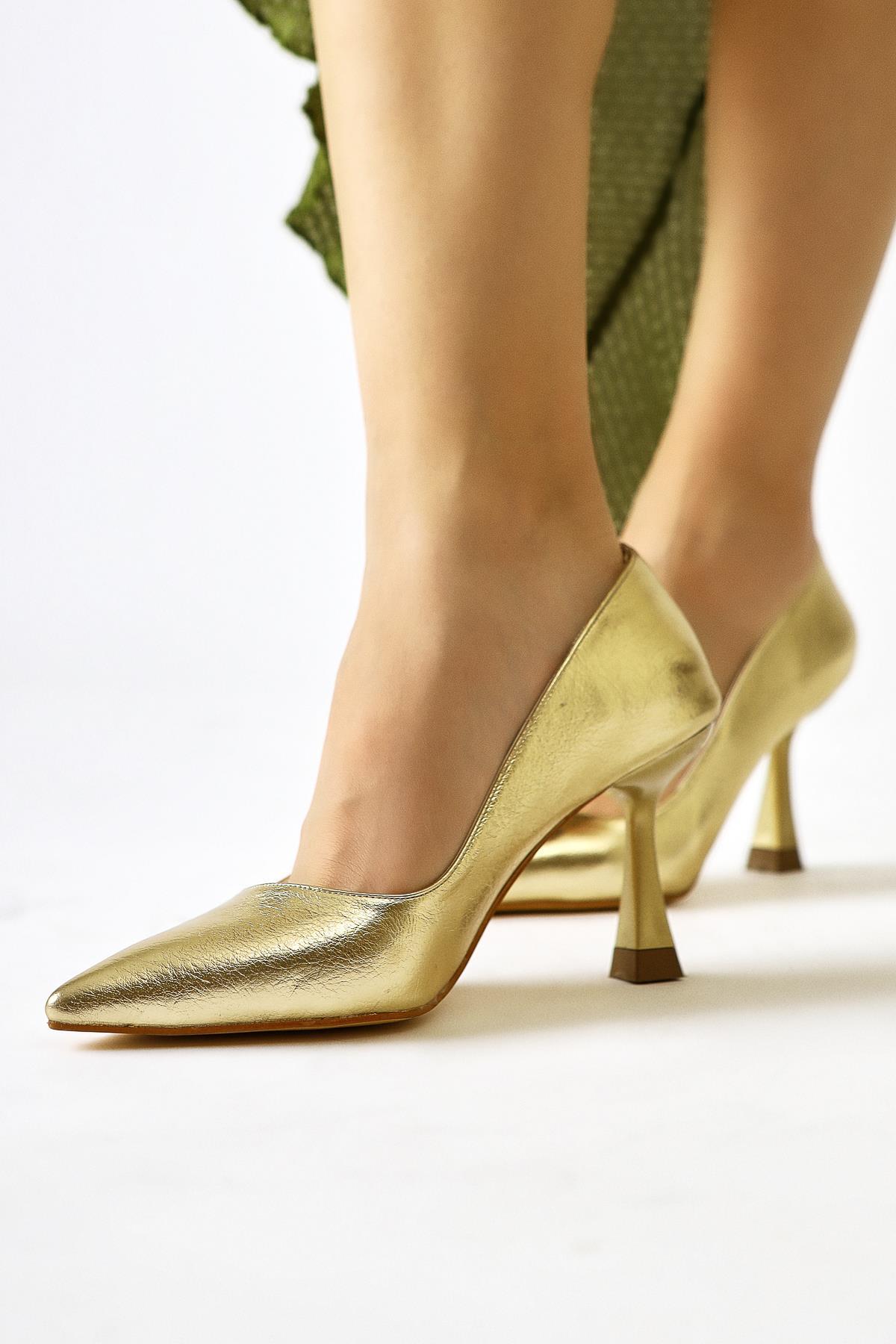 Celestine – Gold Crinkled Patent Pointed-Toe Stiletto (Women)