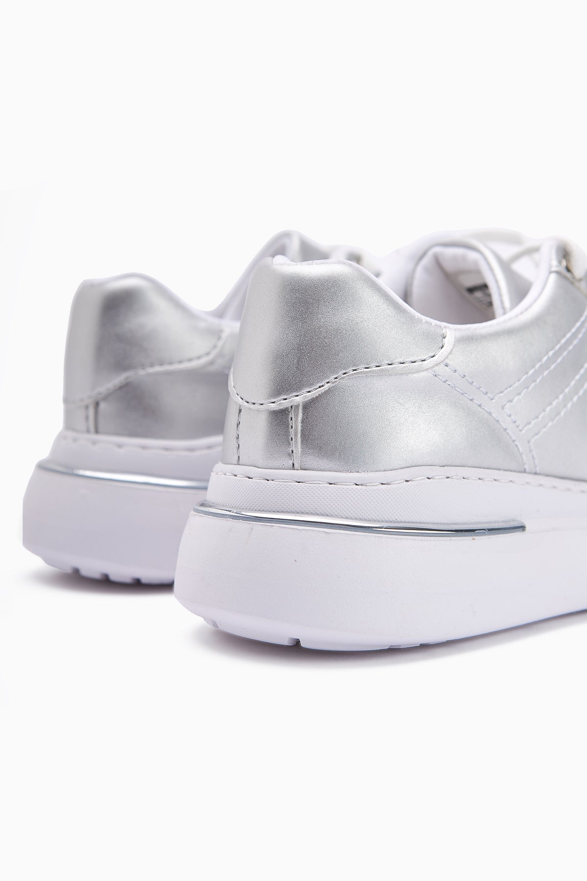 Anastazia – Silver Heel-Detail Sneaker (Women)