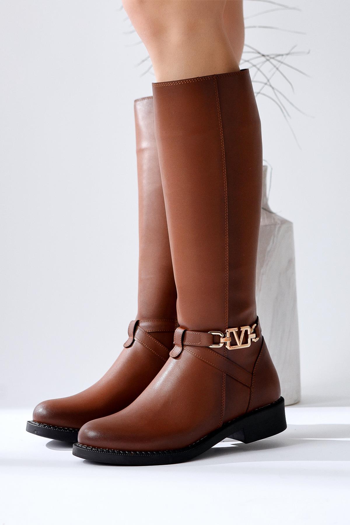 Momena – Cognac Buckle-Detail Zip-Closure Low-Heel Knee-High Boot