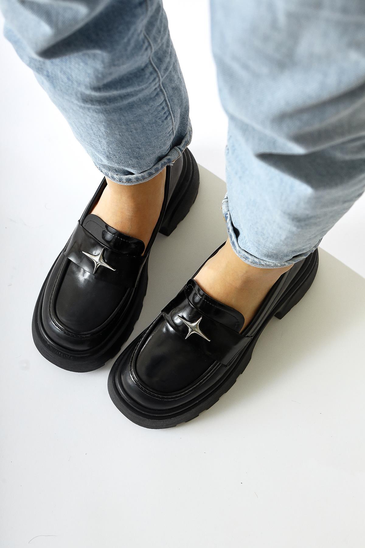 Leza Black Patent Leather Moccasin with Star Accessory