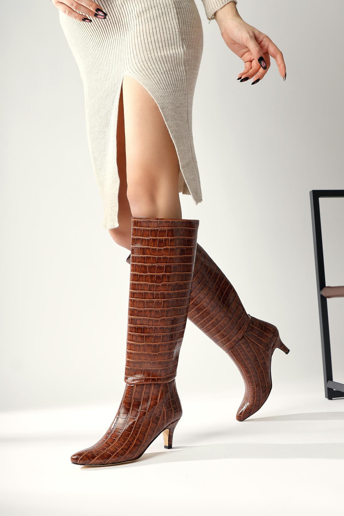 Milika Taba Pointed Toe Short Heeled Pull-On Boot