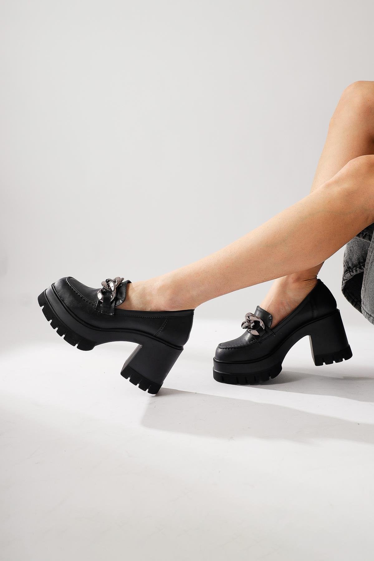 Chanpen Black Buckle Detail Platform Daily Shoe
