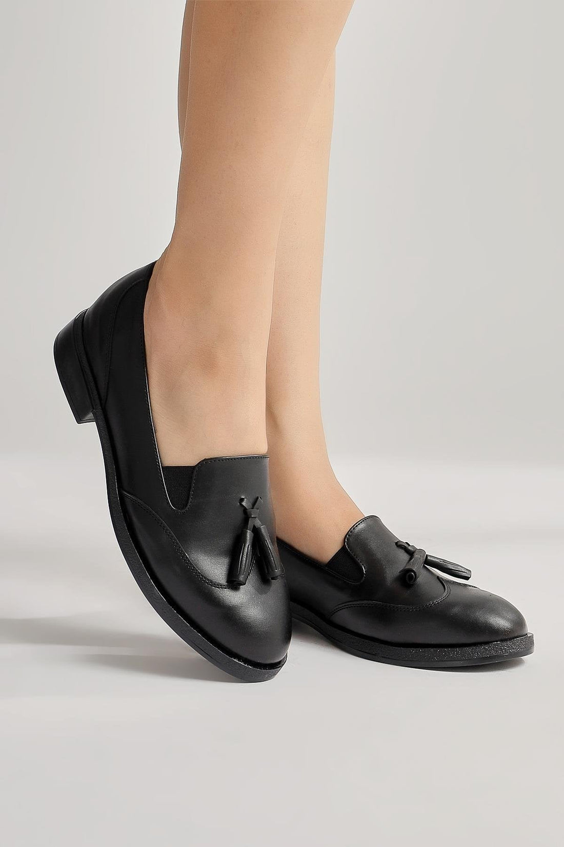 Vinny – Black Tassel-Detail Everyday Shoe (Women)