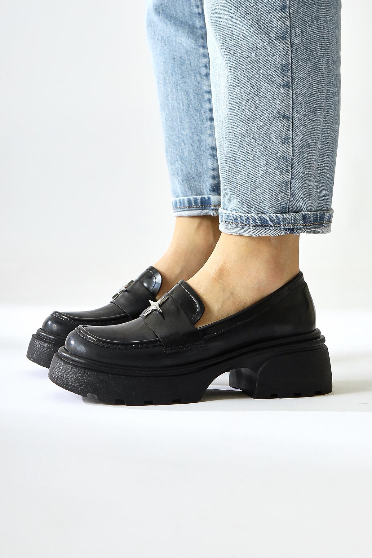 Leza Black Patent Leather Moccasin with Star Accessory