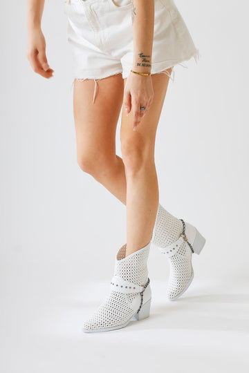 Olinda – White Laser-Cut Pointed-Toe Chain-Detail Summer Western Boot (Women)