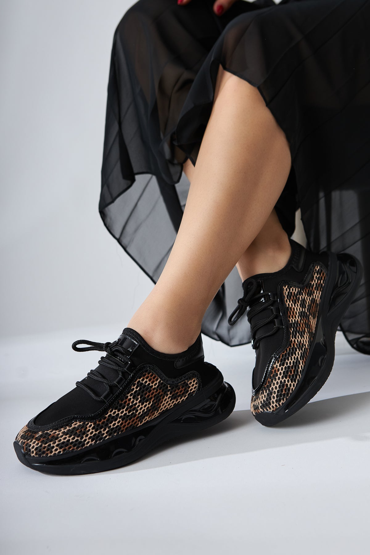 Erona Leopard Pattern Patent Detailed Women’s Sneakers