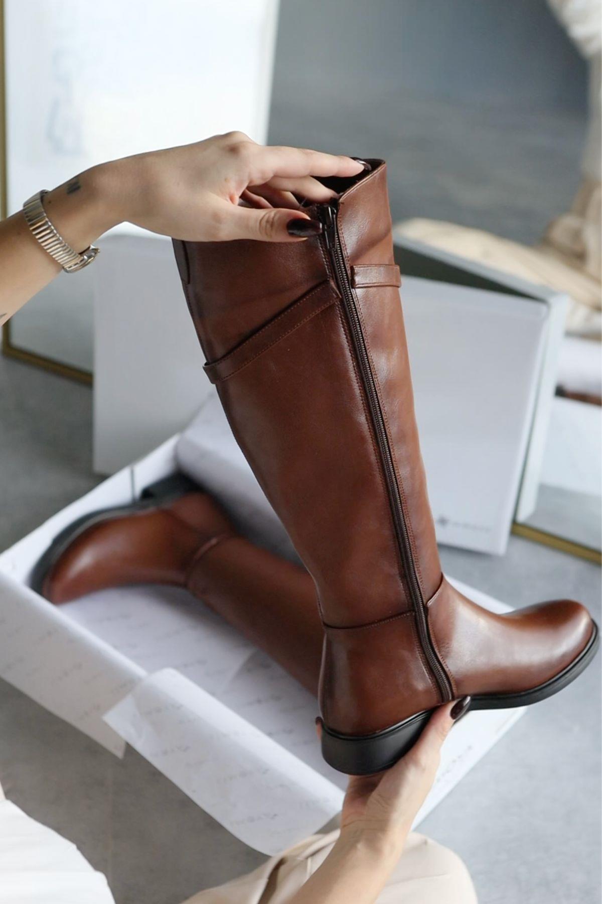 Kanako – Cognac Accessory-Detail Zippered Low-Heel Knee-High Boot (Women)