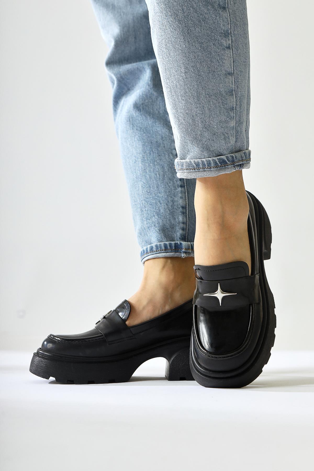 Leza Black Patent Leather Moccasin with Star Accessory