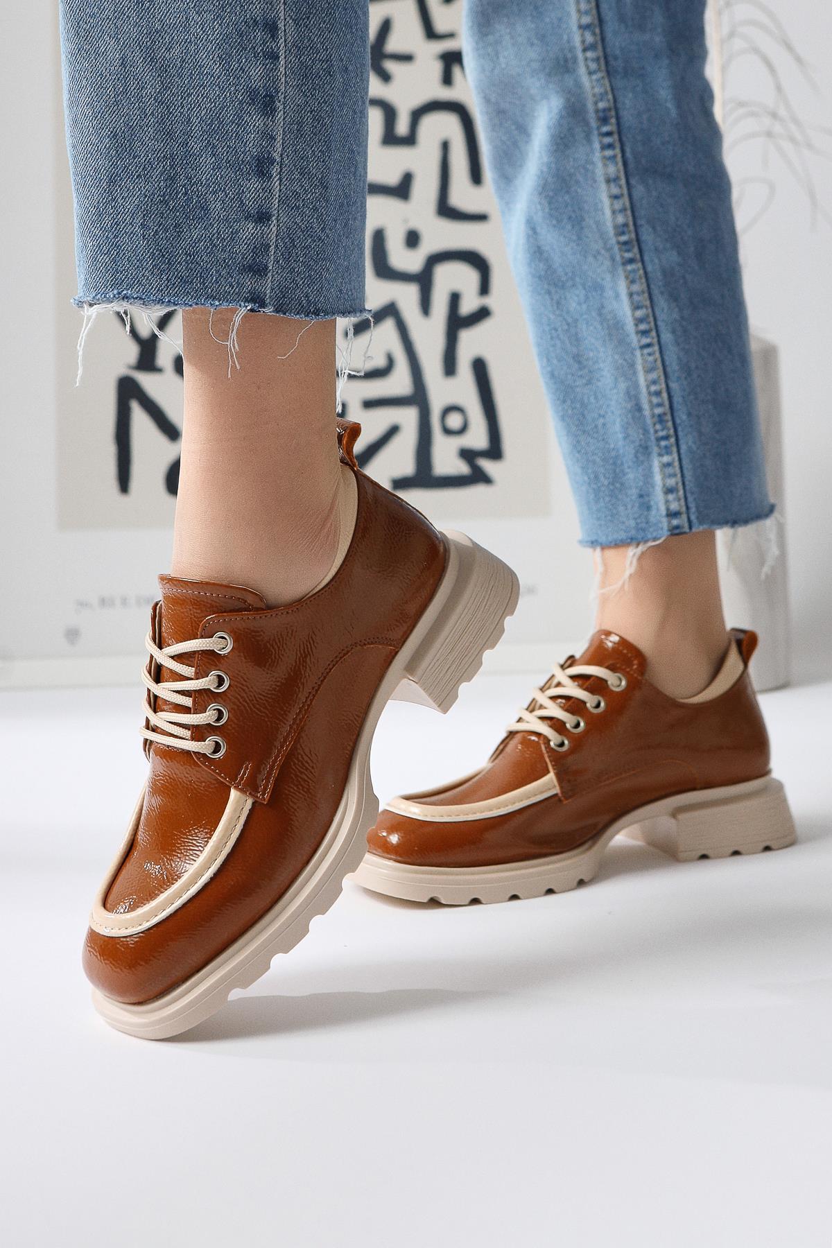 Niven – Cognac Crinkled Patent Beige-Detail Loafer (Women)
