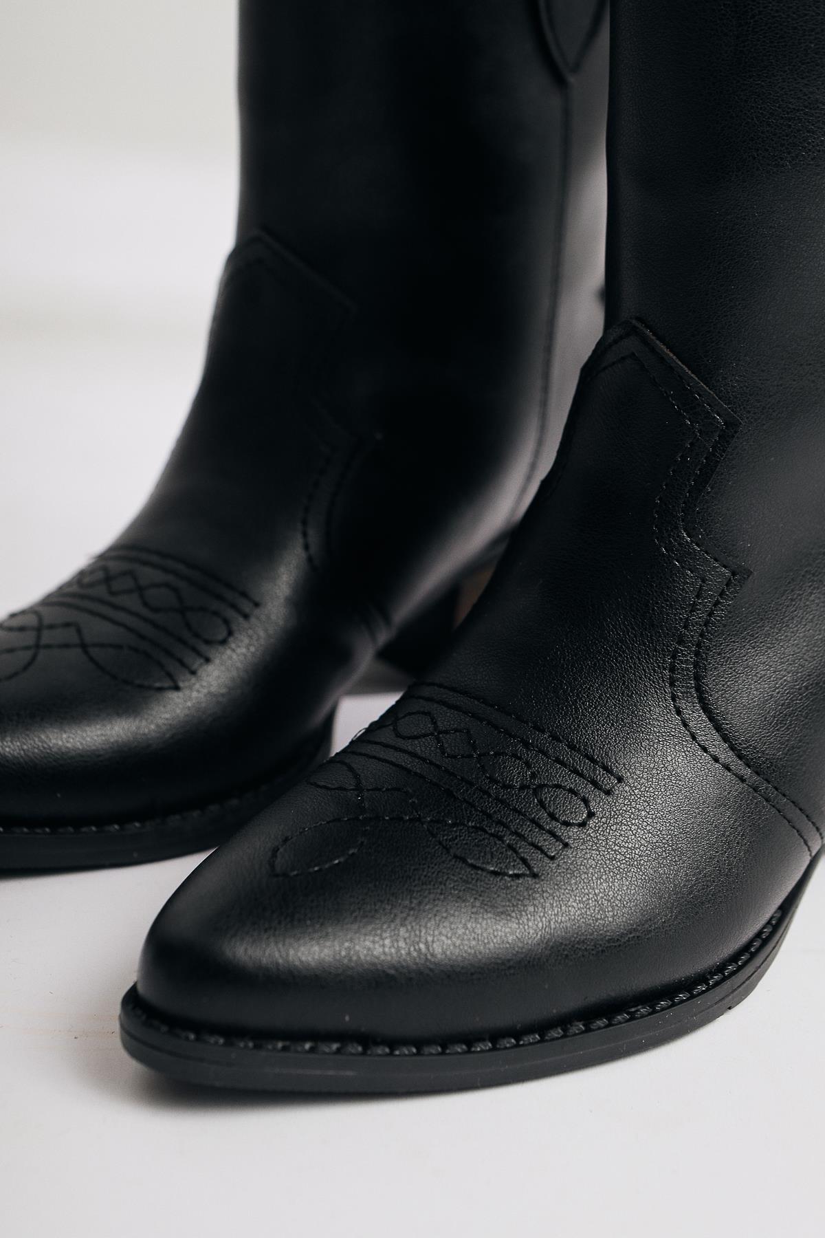 Joo – Black Pointed-Toe Embroidered Boot (Women)