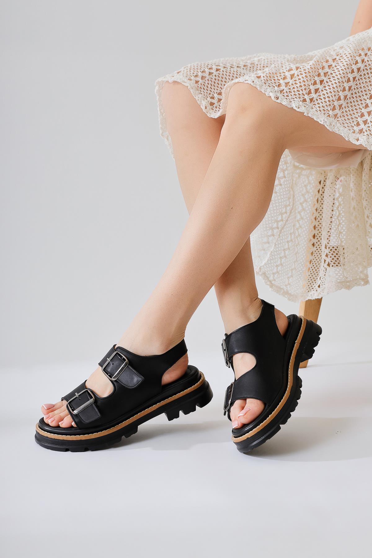 Ninia Black Thick Strap Sandals