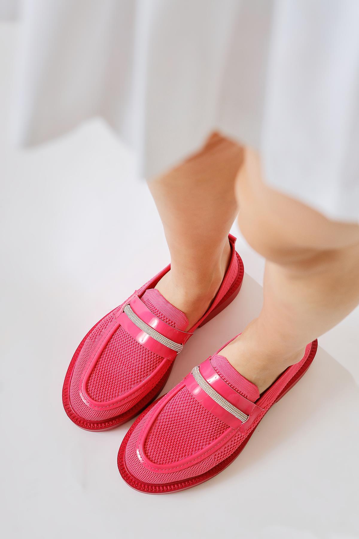Micka – Fuchsia Woven-Patent Detail Stone-Embellished Band Casual Shoe (Women)