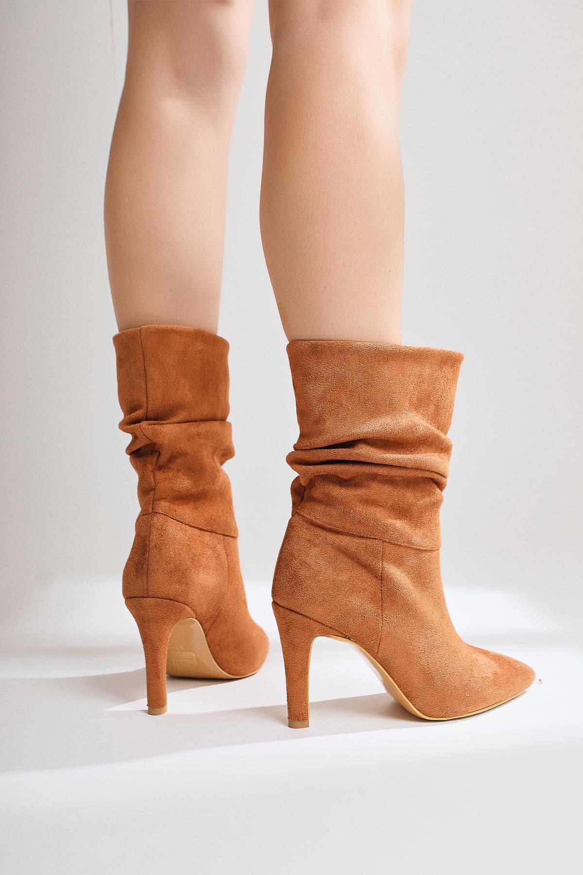Wilma – Cognac Suede Gusseted Slim Heel Boot (Women)