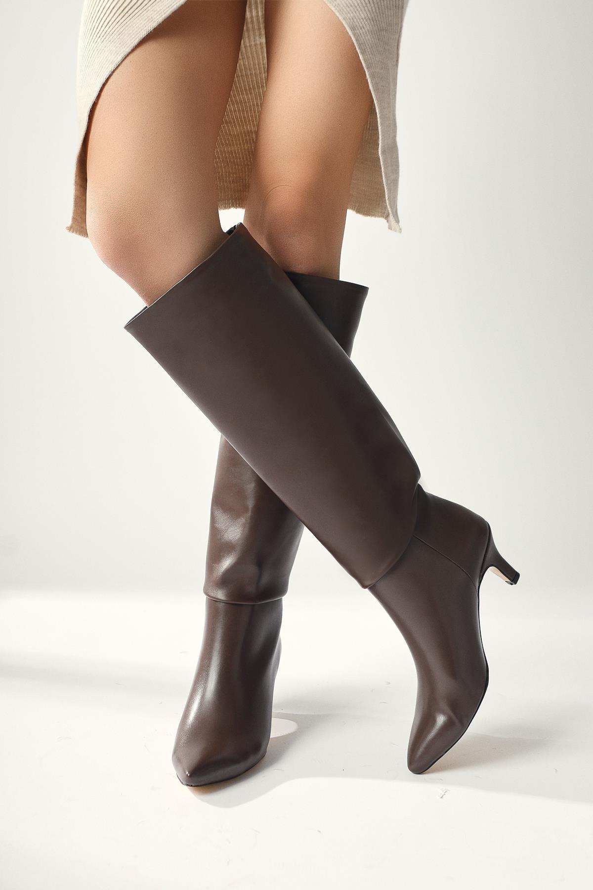Milika Brown Pointed Toe Short Heel Pull-On Boots